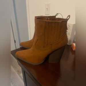 Women's Golden
Brown Suede
Dreamer Bootie